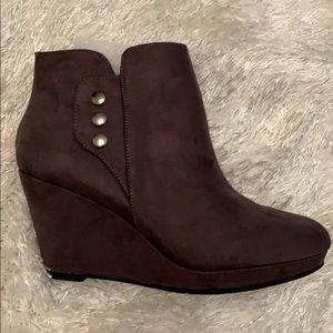 CL by Laundry Wedge Booties